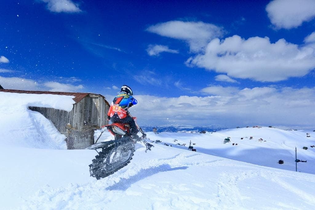Snowbike action